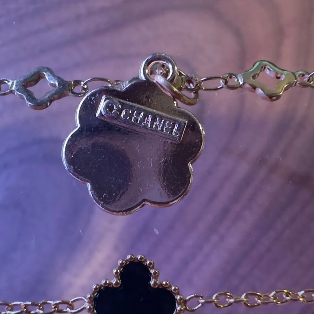 Step out in style with this timeless Clover & Flower triple set. - Picture 2 of 16